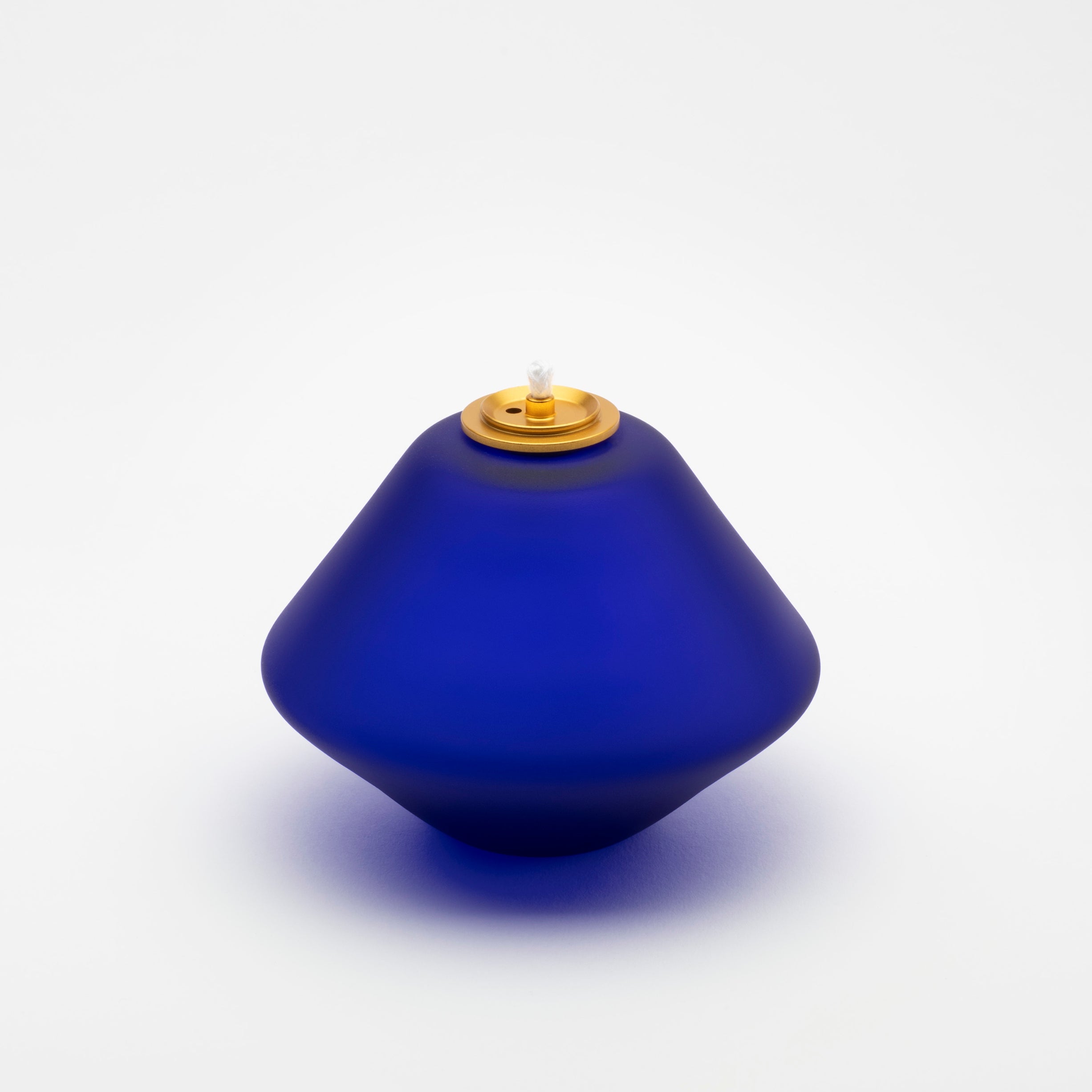 AKI KLEIN BLUE